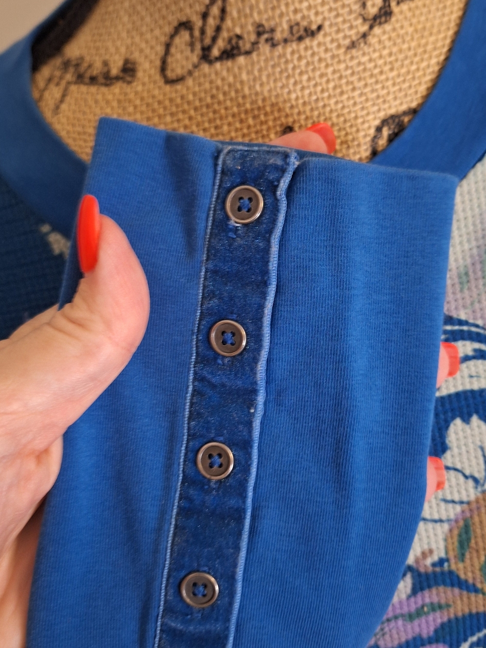 Sundance Blue Floral Long-Sleeve Thermal Top Size Medium - Picture 5 of 11